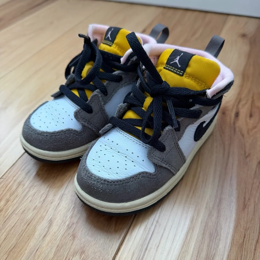 Nike Kids Jordan 1 Mid SE Stylish Sneakers - White, Yellow, and Gray & Pink
